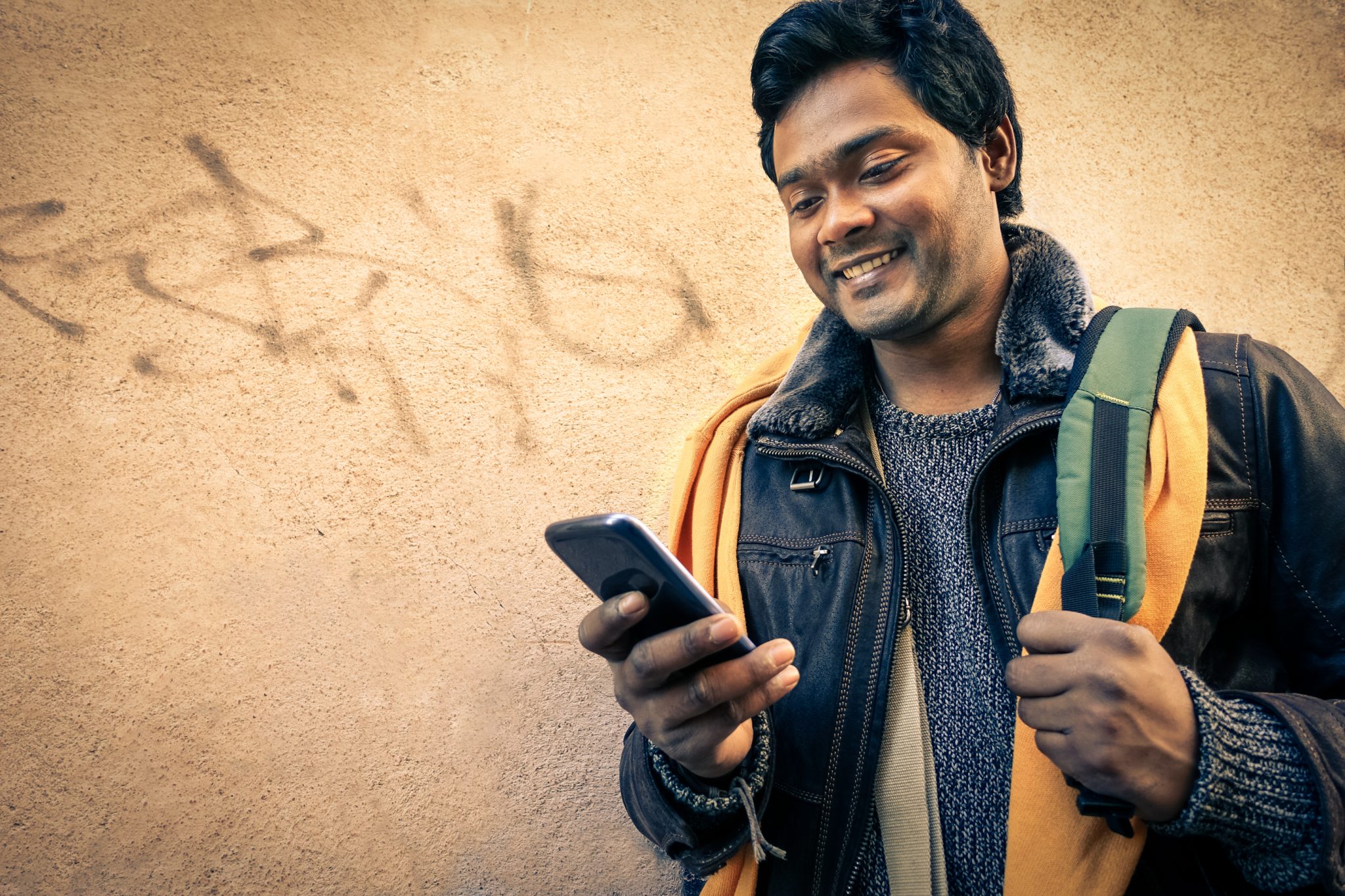 Mobile india. Indian man with smartphone. Человек грязный с телефоном. Excited indian man with Phone. Фото грязного человека с телефоном в руках.